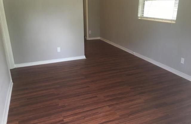8951 Macarthur Ct S Gallery 2