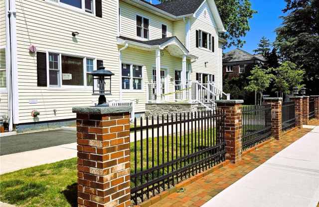 93 Hempstead Avenue - 93 Hempstead Avenue, Lynbrook, NY 11563