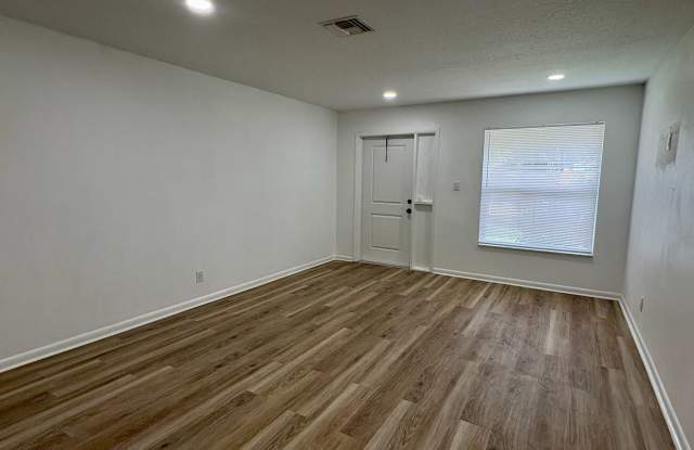 3/1.5 Palm City Home Gallery 4