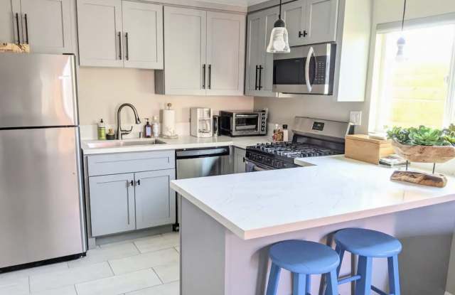 2076 Newton Ave photos photos