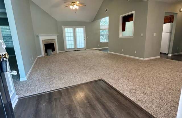 Spacious 3-Bedroom Home with Open Floor Plan & Private Fenced Yard Gallery 3