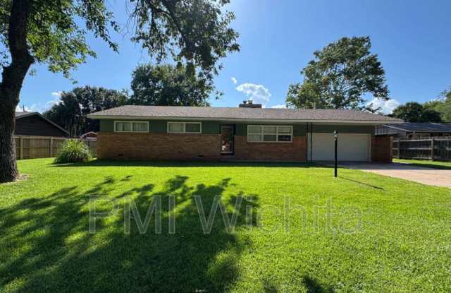 945 North Crestline Avenue - 945 North Crestline Avenue, Wichita, KS 67212