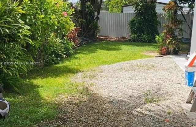 15015 Garfield Dr photos photos