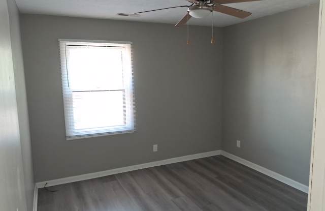 302 College Park Drive - 3 photos photos