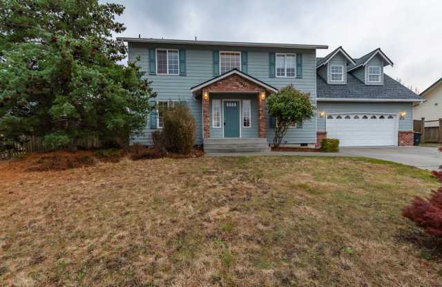 4 bedroom, 3 bath Dog Friendly Home! - 1615 Southwest 17th Avenue, Oak Harbor, WA 98277