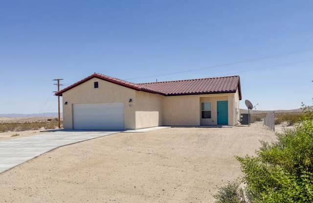 29 Palms Home with Solar photos photos