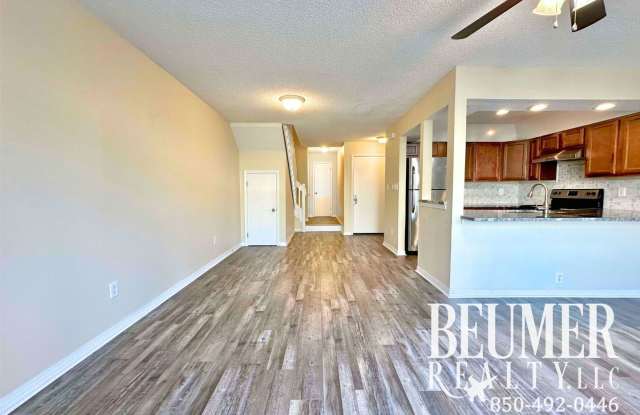 Townhome located minutes from beaches and NAS photos photos