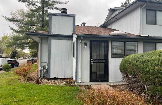 3 bed 2 bath townhouse - Great Location - 1339 South Chambers Circle, Aurora, CO 80012