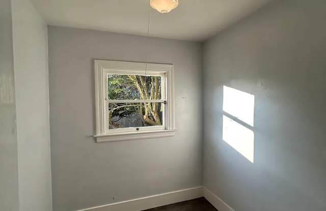1227 Hopkins Street Gallery 3