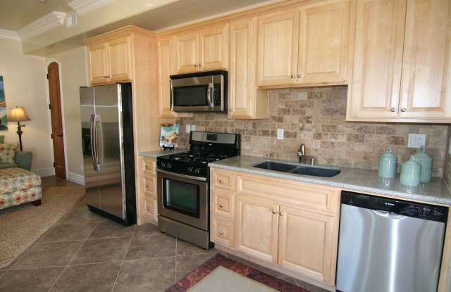 Charming 1 Bed / 1 Bath Duplex Close To Carlsbad Village - 1202 Oak Avenue, Carlsbad, CA 92008