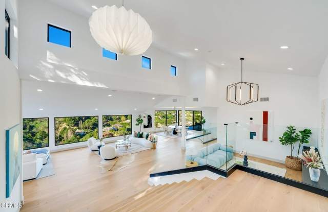 3551 Glenridge Drive Gallery 2
