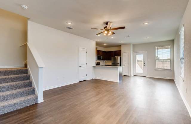 2523 Lynwood Bend, unit 101- NOW AVAILABLE! Gallery 2