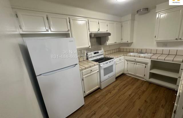Spacious 3-Bedroom Home with Large Yard, 2-Car Garage & Modern Updates! Gallery 3