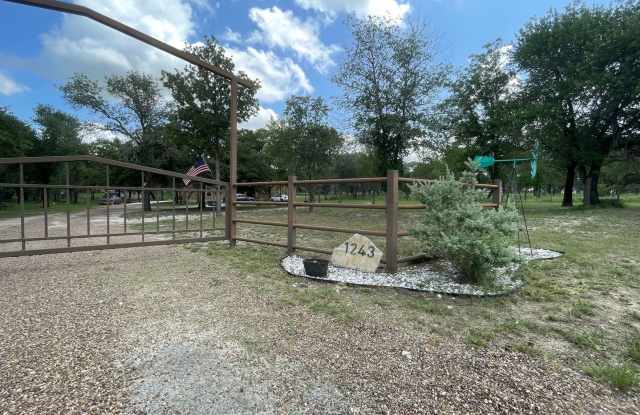 Gorgeous 3 BD/2 BA Home on 2 ACRES in La Vernia ISD! With a private pool! photos photos