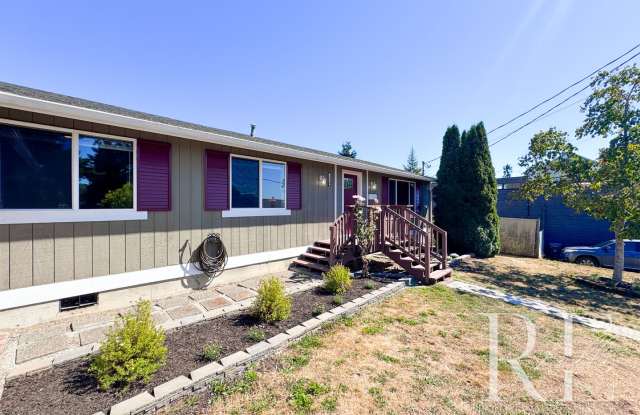 Newly Renovated Charmer in the Heart of Manette – Fenced Yard + Skylit Kitchen photos photos