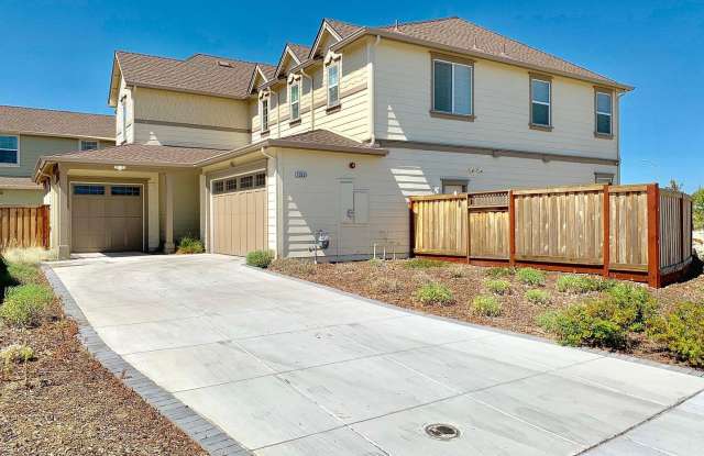 $6290 -- STUNNING 5 BEDROOM MODEL HOME IN NORTH FREMONT BUILT IN 2017 photos photos
