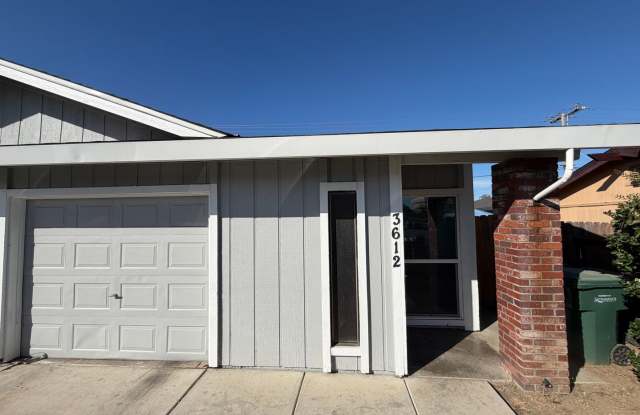 Cozy Rosemont Retreat | 2 Bedrooms, Brick Fireplace & Spacious Backyard! Available for Immediate Move in!!! Gallery 1