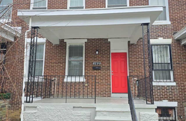 Welcome to this charming 3-bedroom with den, 1-bathroom home located in Baltimore, MD. photos photos
