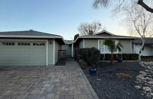 Charming Update 3 Bedroom Home in Woodland photos photos