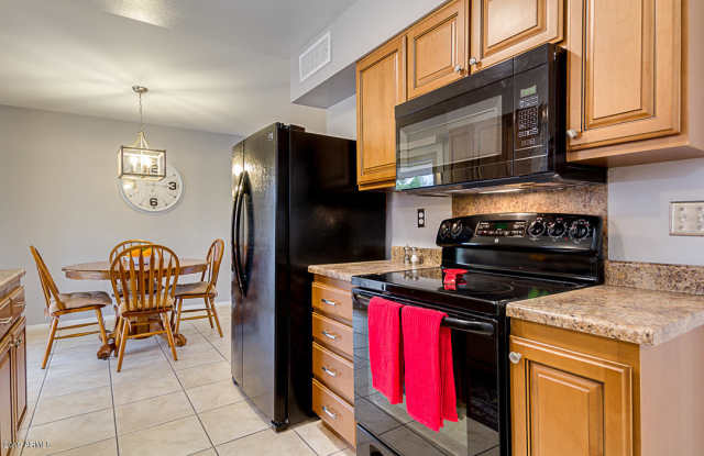 11038 W CHERYL Drive Gallery 2