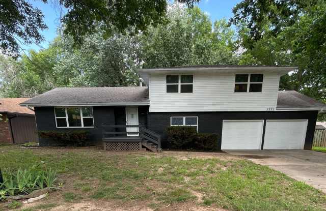 6 Bed 2.5 Bath 2 Car Garage-1/2 off 1st Months Rent photos photos
