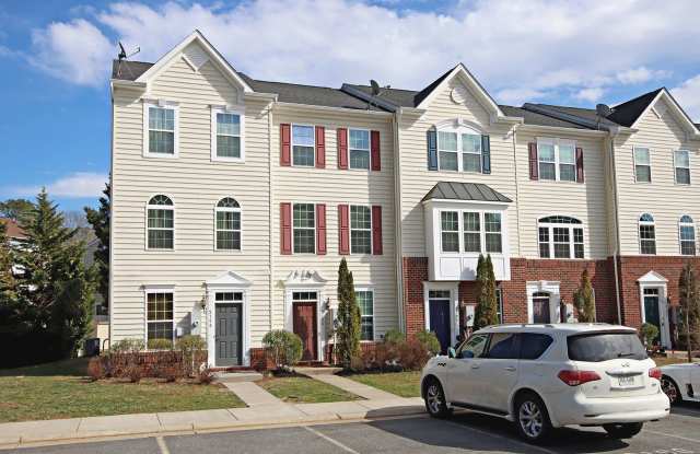 Pet-Friendly N. Albemarle End-Unit Townhome photos photos