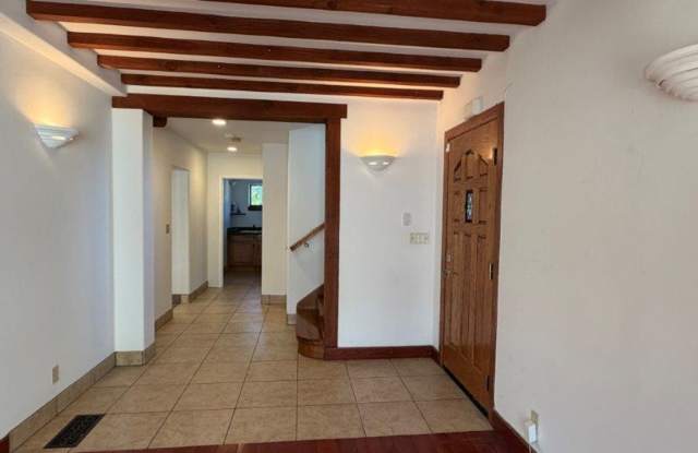 Beautiful 4-Bedroom, 3-Bath Martinez Home with Gorgeous Woodwork, Spacious Living Areas & Private Patio! Gallery 4