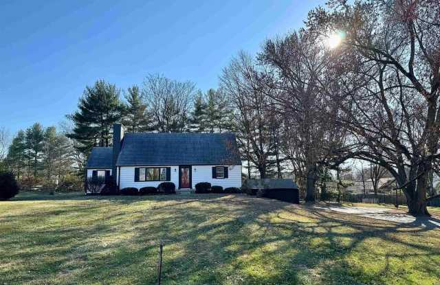 Complete Eastside Renovation - 4BR/4BA Large yard/Deck Gallery 3