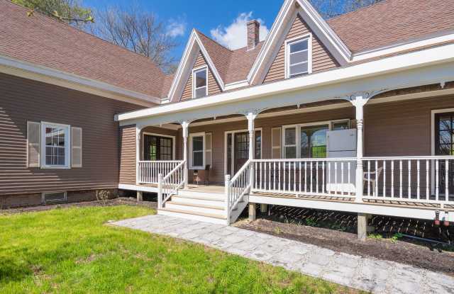 87 Cobbossee Avenue Gallery 2