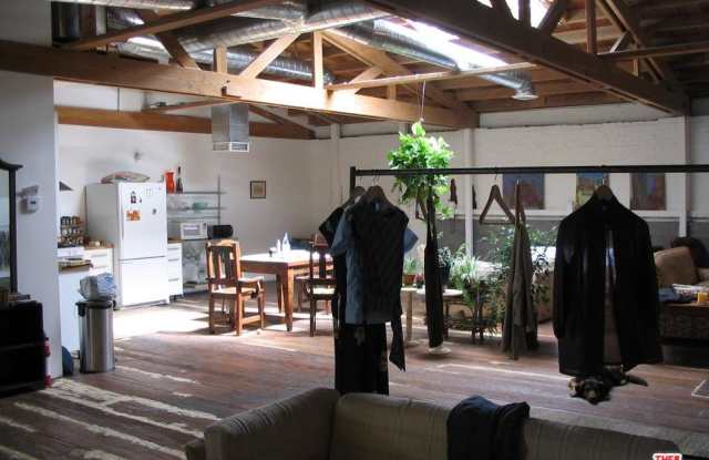 2038 BAY Street Gallery 2