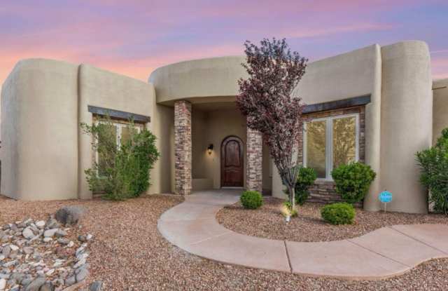 Luxury 4-Bedroom Home with Mountain Views and 3-Car Garage! Gallery 3