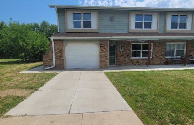 Three Bedroom Townhome! Gallery 3