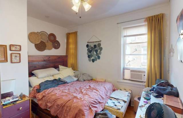 2144 West Berteau Gallery 4