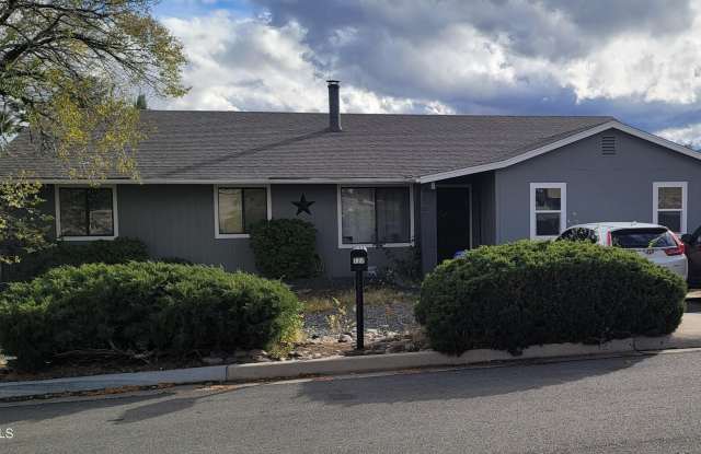 727 Douglas Avenue - 727 Douglas Avenue, Prescott, AZ 86301
