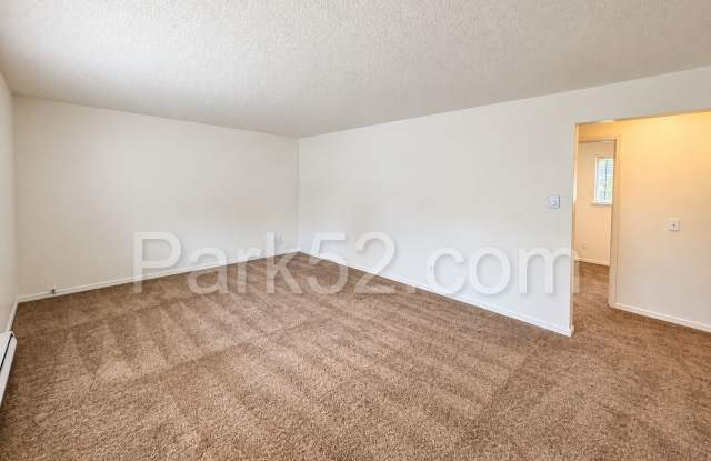 2 Bedroom Tacoma Duplex with Washer/Dryer & Yard Care Provided! Gallery 4