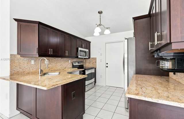 19181 NW 89th Avenue 1, Hialeah, FL 33018 - 6251 Gallery 1