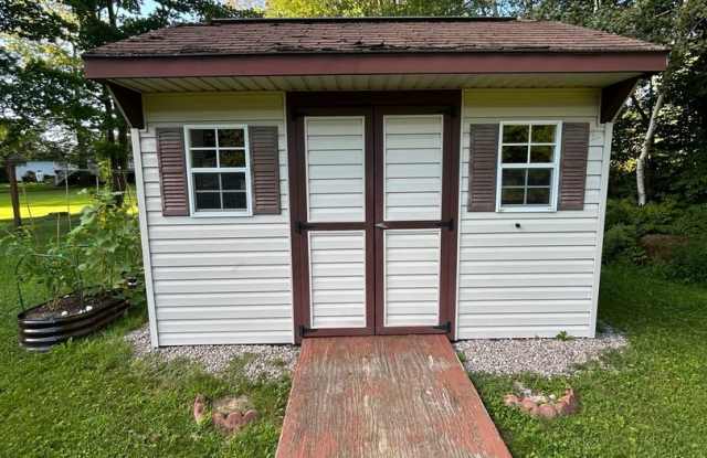 Stunning 4BR/2.5BA Rental Near Fort Drum & Watertown Gallery 4