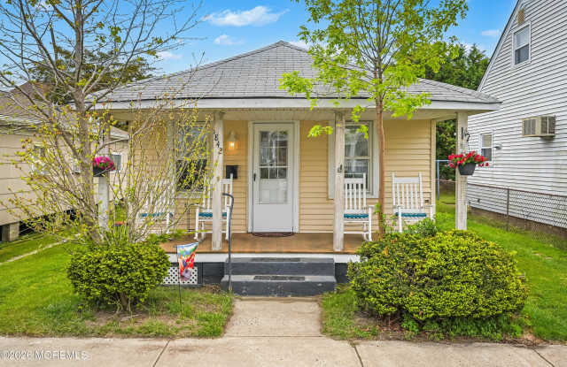 1842 Parkway Gallery 3