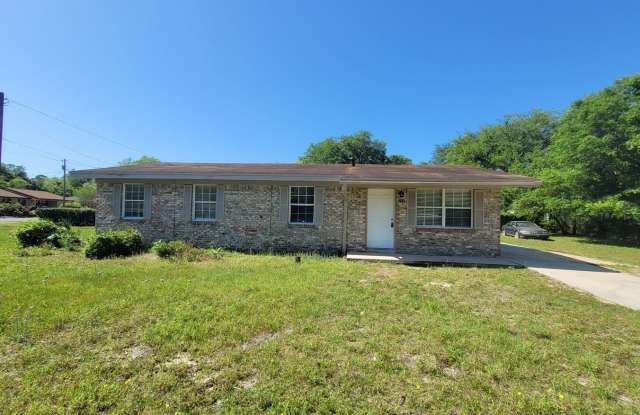 215 Combs Manor Ct Fort Walton Beach, FL 32548|MOVE IN SPECIAL: HALF OFF first full month of rent!!! photos photos