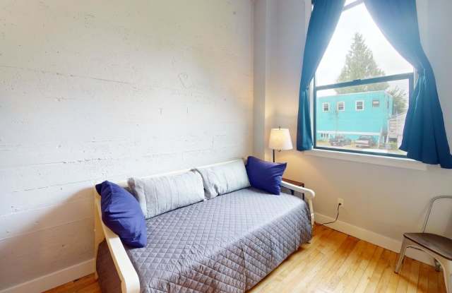 2845 Marine Drive Gallery 2
