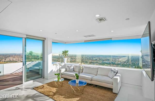 1564 Blue Jay Way Gallery 3