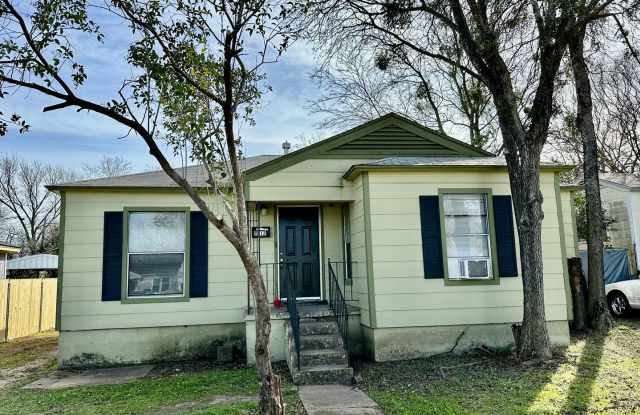 Spacious 3 bed/1 bath rental - Available Now! photos photos Spacious 3 bed/1 bath rental - Available Now! photos photos