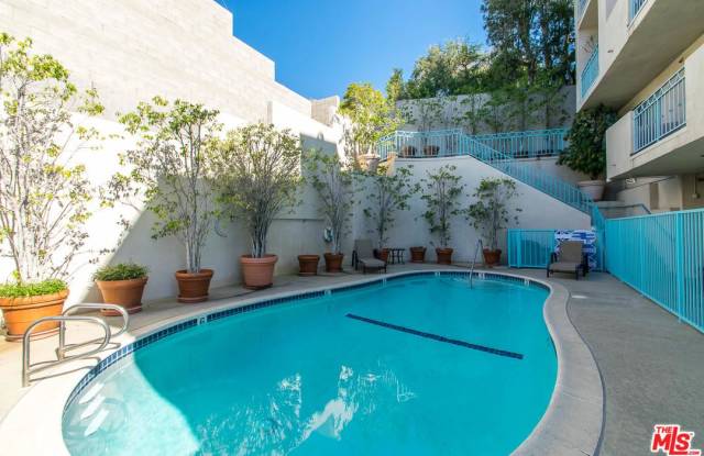 390 South SEPULVEDA Boulevard Gallery 3