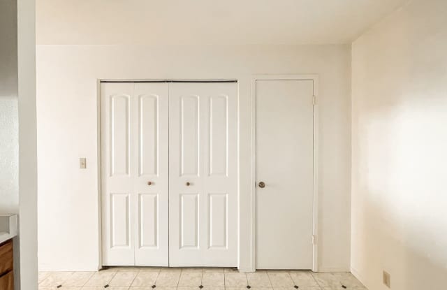 Spacious 2 bedroom, 2 bathroom Condo in Quiet Complex - Unit is occupied through end of August Gallery 4