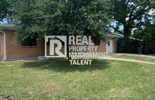 DEAL ALERT! Charming Vintage 3-bedroom, 1-bathroom located close to down town Temple photos photos
