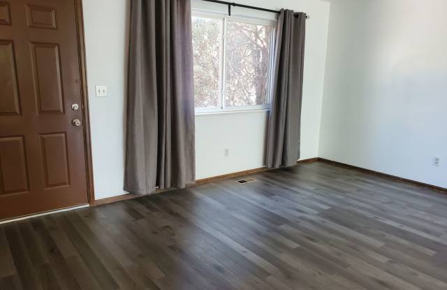 Townhome with 4 bedrooms, 2.5 bath Gallery 4