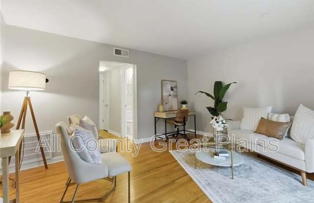 4540 Broadway Gallery 4