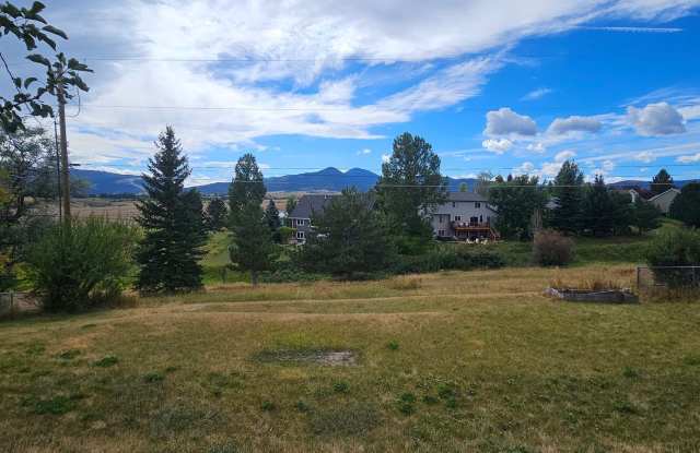 Beautiful 4 Bed 2.5 Bath SFH Available Now! Pet Friendly! Gallery 4