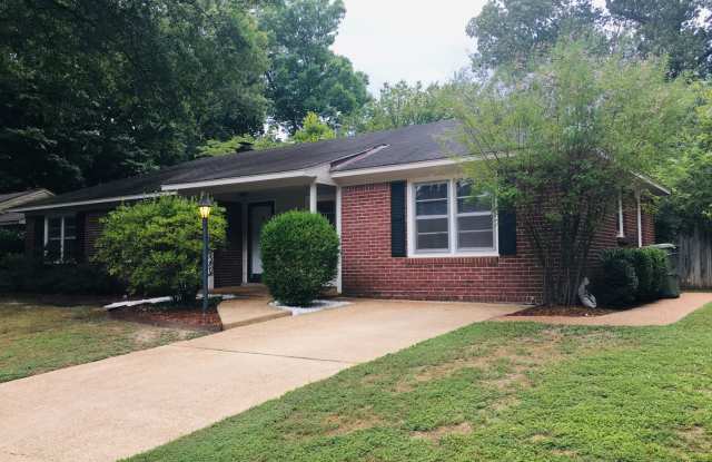Charming East Memphis home with fully fenced in back yard! Over 1900 sq ft of living space! Pets are allowed, fees apply. photos photos