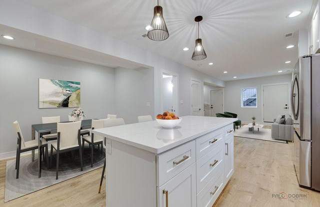 1746 N California Avenue photos photos